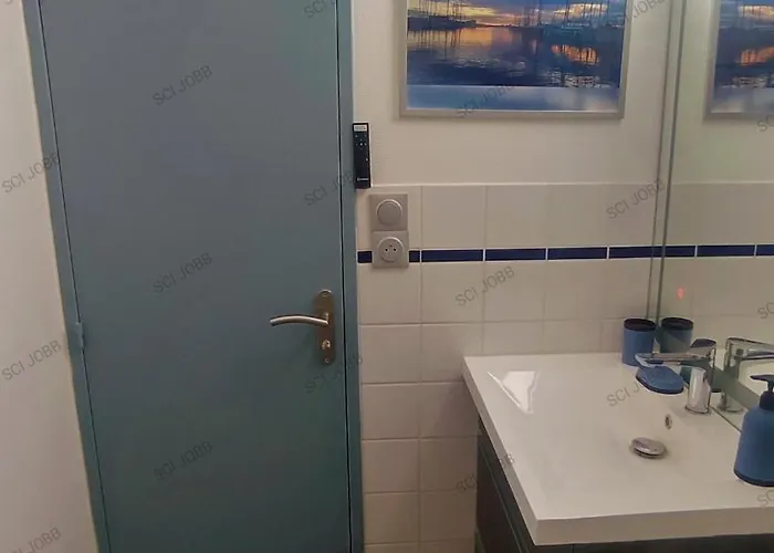 Tres Beau Pres De La *